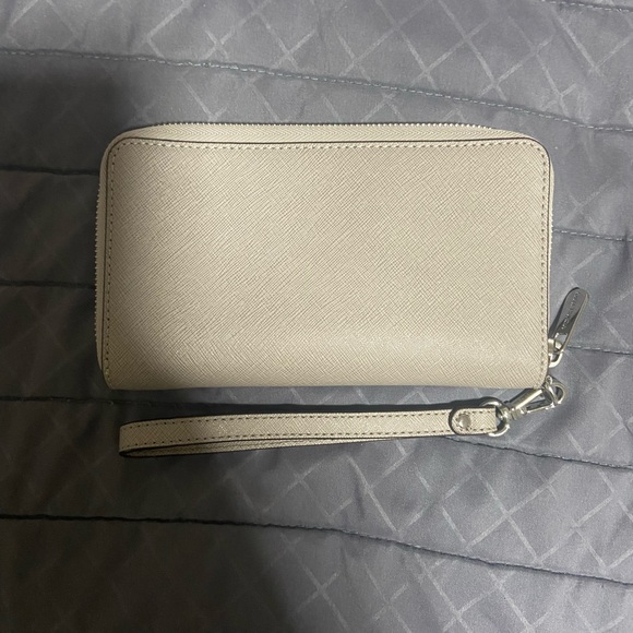 Michael kors wallet/wristlet - Picture 2 of 5